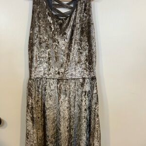 Chic Backless Velvet Dress in Silver